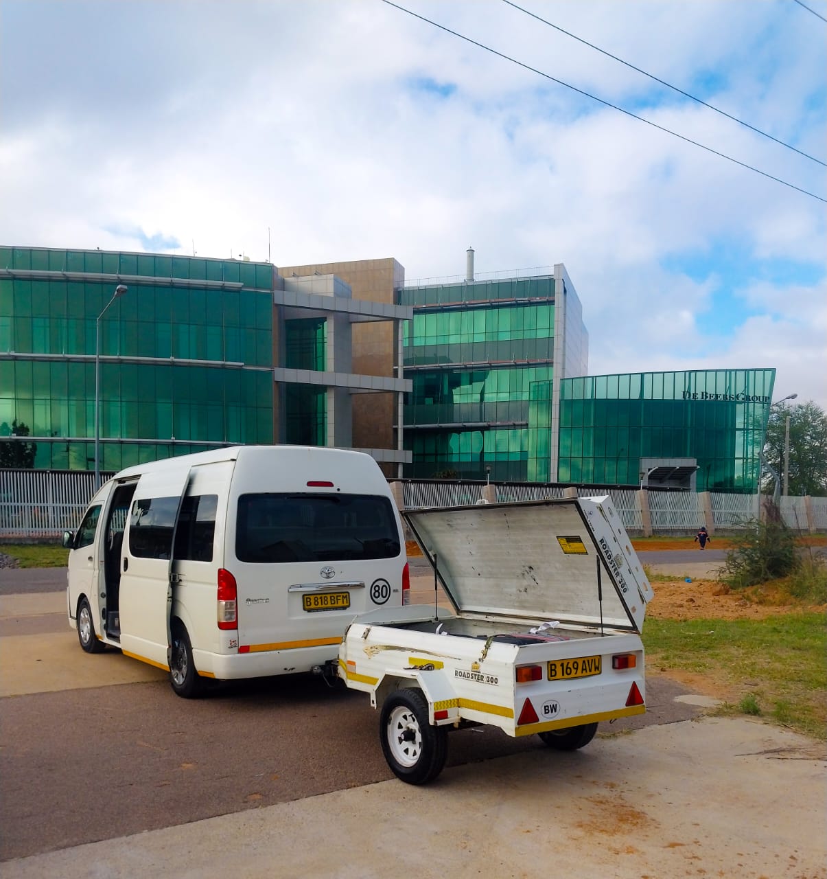 The Quantum from the rear, towing the luggage trailer